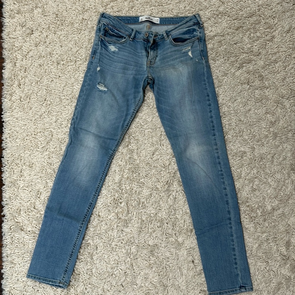 Hollister skinny jean.